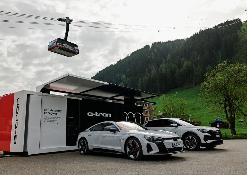 アウディ、世界経済フォーラムに電気自動車を提供：美しい山岳風景の中で持続可能なモビリティを提示（ドイツ本国発表資料）
